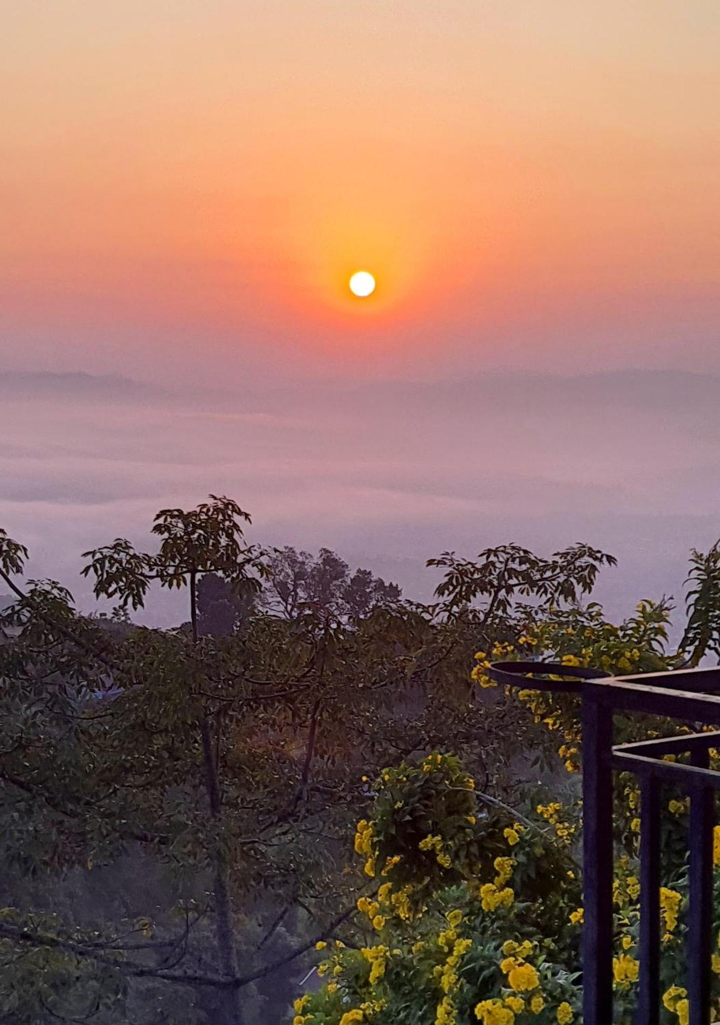 Peace Dragon Lodge Pokhara Exterior photo