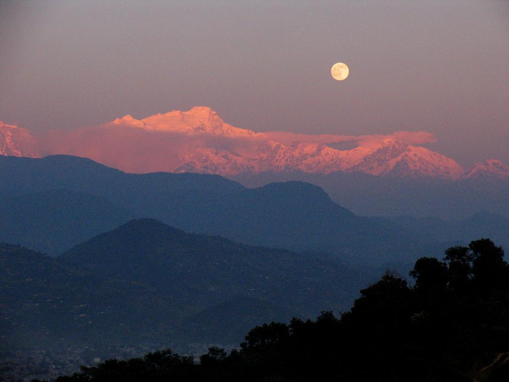 Peace Dragon Lodge Pokhara Exterior photo